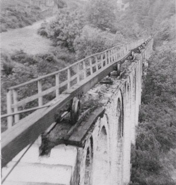 Flat rods running on rails at the Laxey mine, working for show (1939). Image: &ldquo;Steam engines and waterwheels: a pictorial study of some early mining machines&rdquo;.