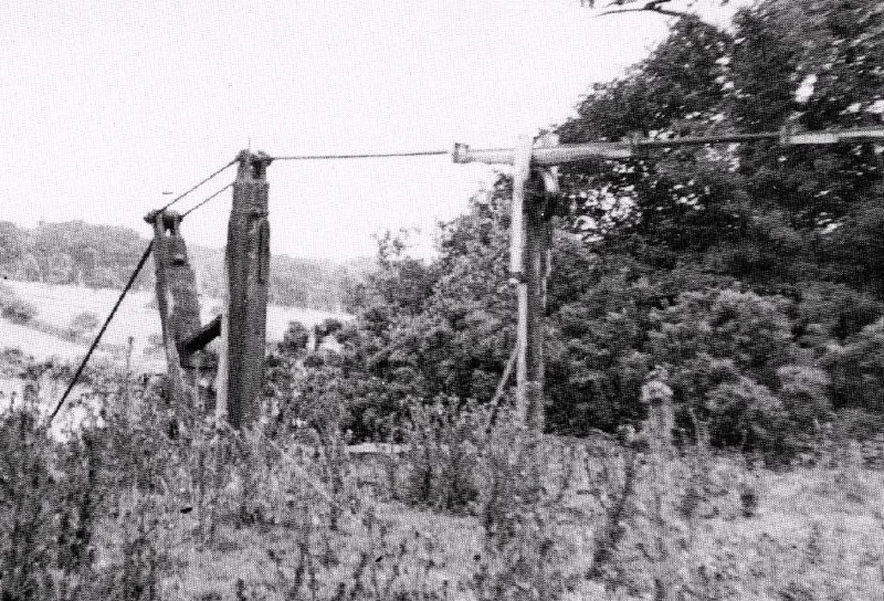 V-bob leading the flat rods down into the pit. Wheal Martyn in 1939. Source: &ldquo;Steam engines and waterwheels: a pictorial study of some early mining machines&rdquo;.