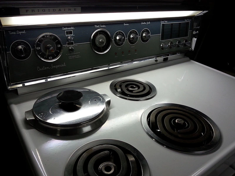 A deep well cooker from the 1950s. Source.