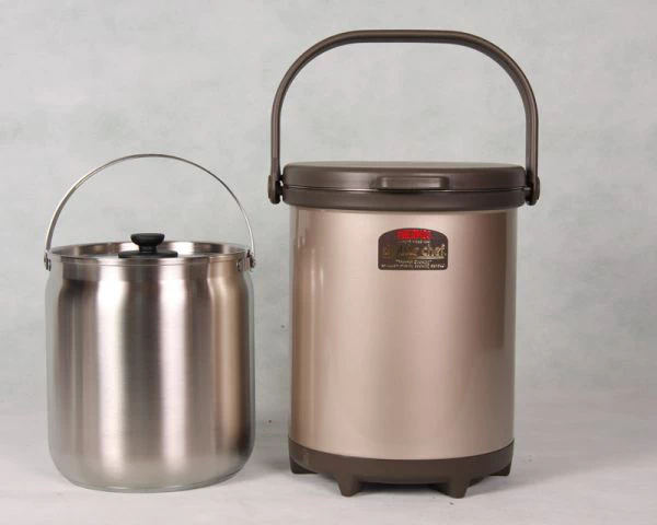 A thermal cooker. The high-tech version of the fireless cooker. The cooking pot (left) is put on the fire and transferred to the vacuum flask (right) once to food has been brought to a boil. Picture: Thermal Cookware