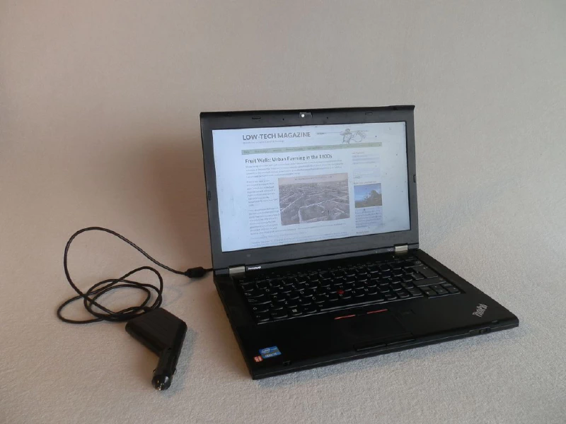 My laptop with DC power cord. Image by Kris de Decker.