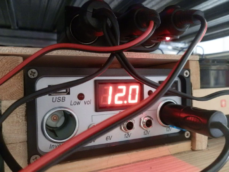 A solar controller. Image by Kris de Decker.