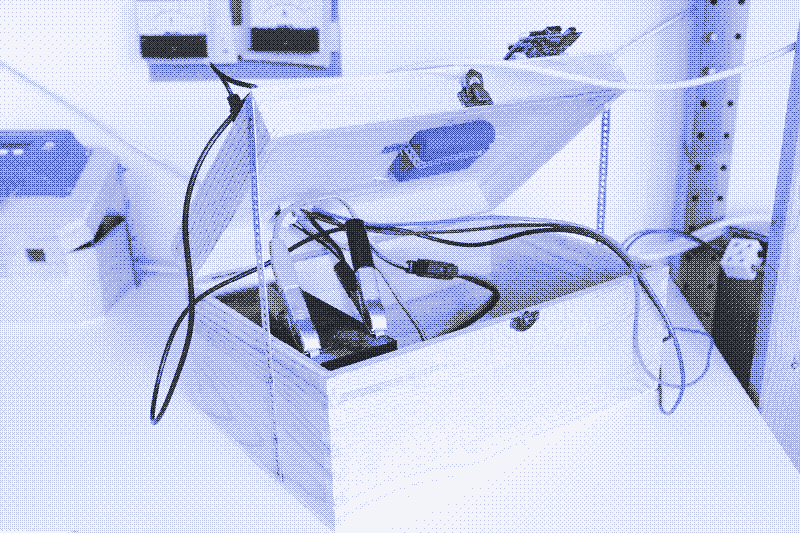 First prototype with lead-acid battery (12V 7Ah) on the left, and Li-Po UPS battery (3,7V 6600mA) on the right. The lead-acid battery provides the bulk of the energy storage, while the Li-Po battery allows the server to shut down without damaging the hardware (it will be replaced by a much smaller Li-Po battery).