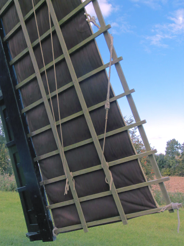 Image: Old-fashioned windmills had sails made entirely from recyclable materials. Image: Rasbak (CC BY-SA 3.0)