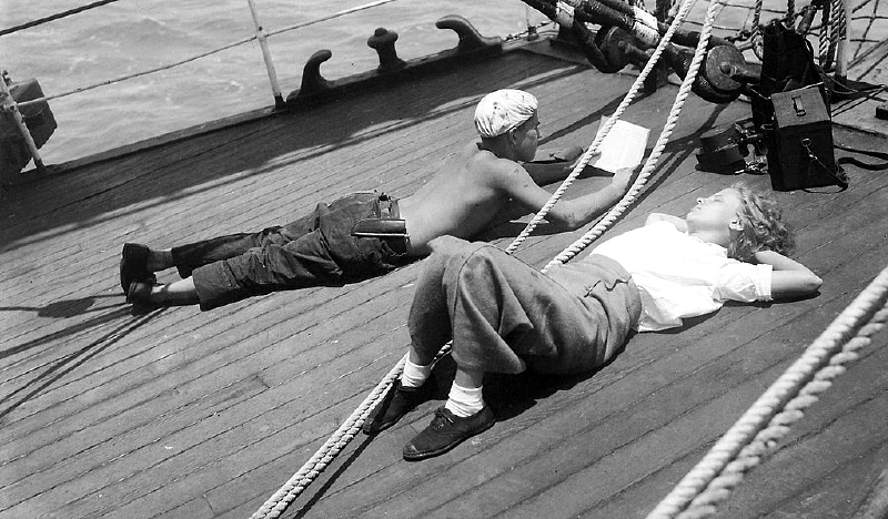 On the forecastle head of the Parma in fine weather. Image by Alan Villiers, 1932.