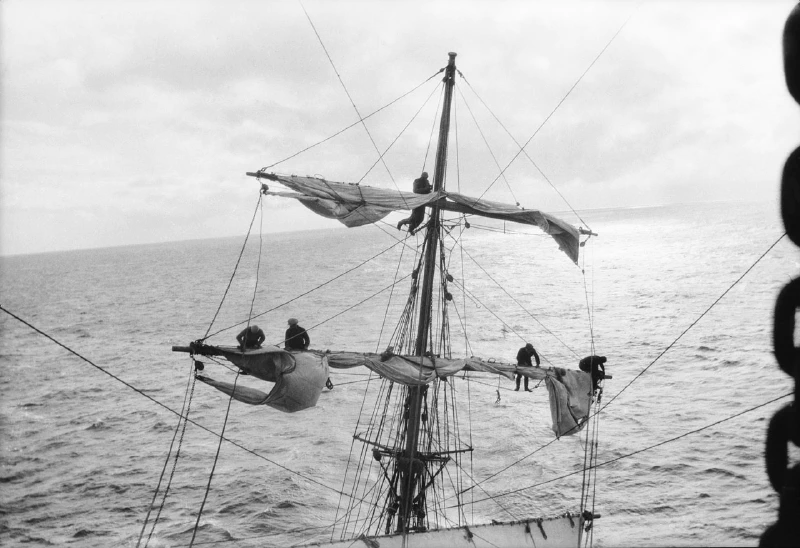 The mizzen of the &lsquo;Grace Harwar&rsquo;; view aft from the main crosstrees. Alan Villiers, 1932-33.