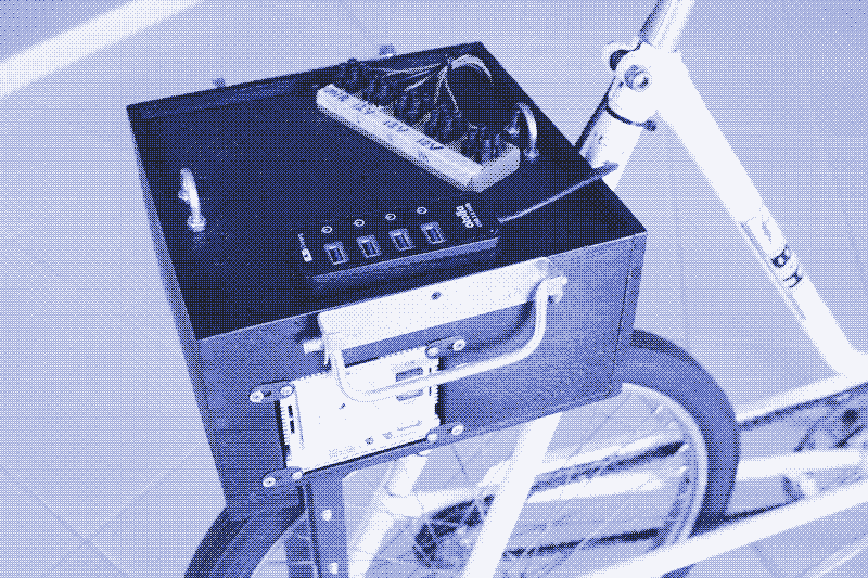 Image: The luggage rack and the power outlets (unregulated, 3x12V, 14.4V, 5V USB).