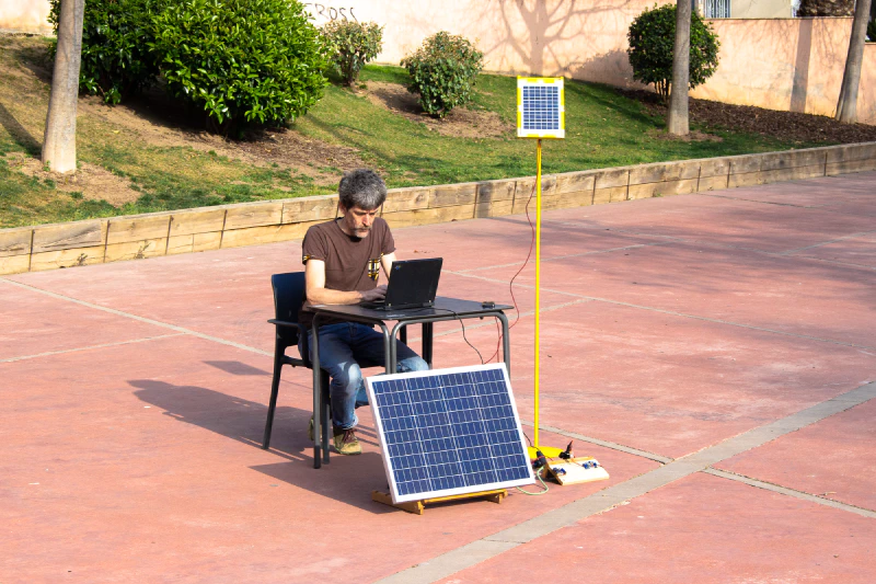 Image: a laptop running on direct solar power. Photo: Marie Verdeil.