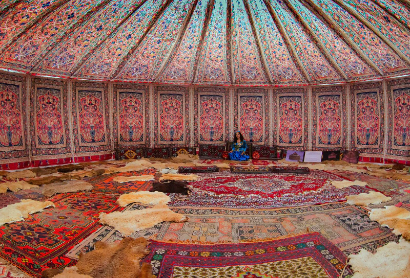 Image: Inside a traditional Azerbaijan yurt. Image credit: G.Fargana (CC BY-SA 4.0).