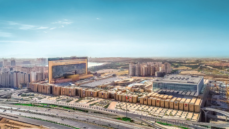 Image: The Iranians, known for their historical cooling technologies such as wind catchers, have recently built the largest air-conditioned shopping mall in the world. Photo credit: Anakarnia (CC BY-SA 4.0).