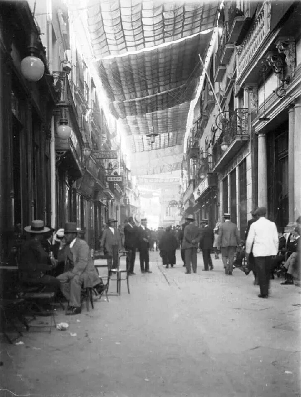 Image: Street toldos in Calle Sierpes, Sevilla, Spain, 1918. Image in the public domain.