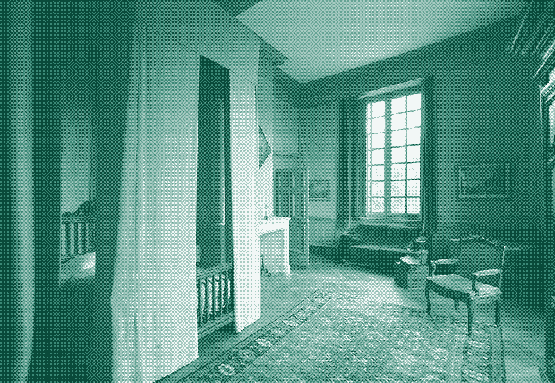 Image: Room in a late 16th-century French castle. It features bed hangings and wall hangings in the same color, a floor carpet, and window curtains. Photo credit: PMRMaeyaert (CC BY-SA 3.0).