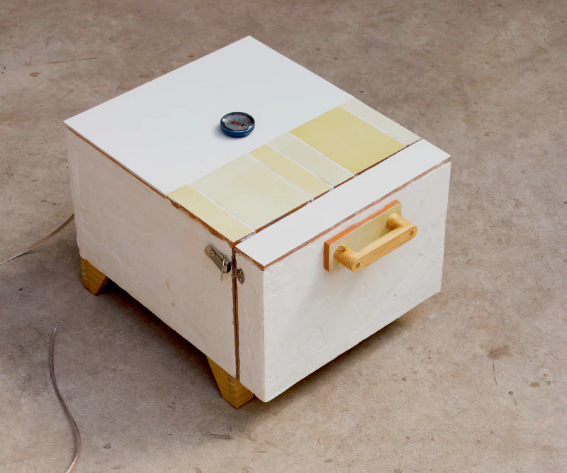 Image: The insulated solar electric cooker that we build in this manual. Photo by Marie Verdeil.