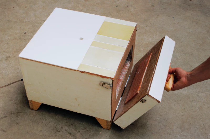 Image: The insulated solar electric cooker that we build in this manual. Photo by Marie Verdeil.