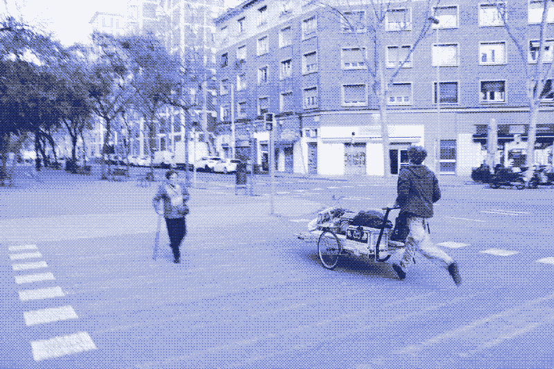 Images: Kris De Decker drives the handcart through Barcelona. Photos by Guillaume Lion.