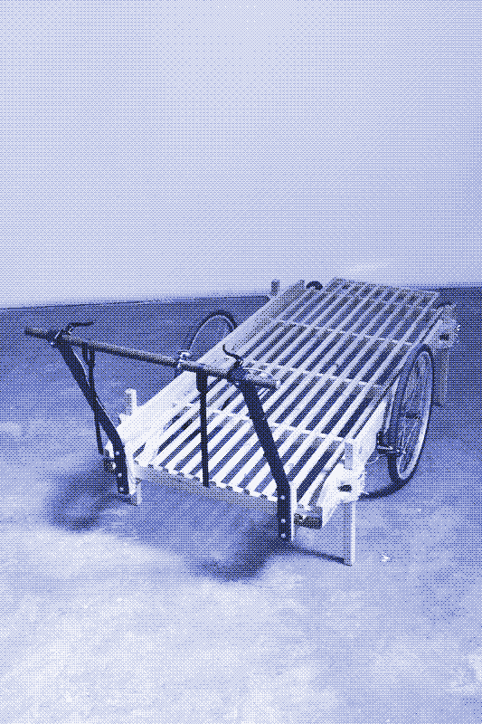 Images: The front and back of the handcart. Photos by Kris De Decker.