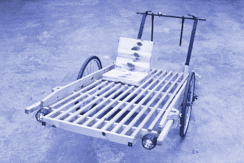 Image: A foldable seat on the slatted platform. Photo by Kris De Decker.