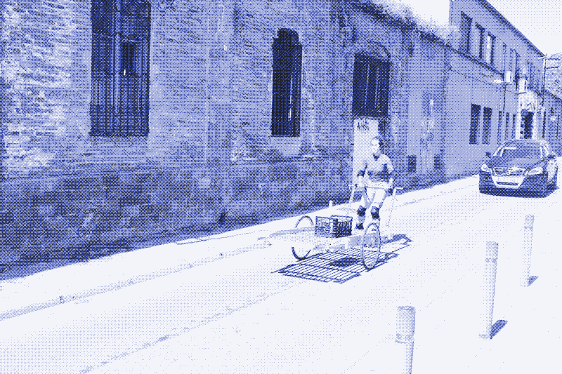 Images: Julia Steketee drives the handcart on online skates. Photos by Kris De Decker.