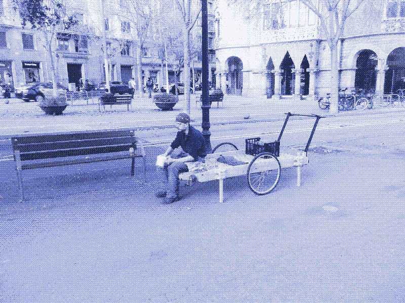 Image: The handcart is parked with four supporting legs. Photo by Kris De Decker.