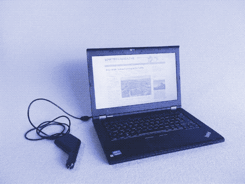 Mein Laptop mit DC-Netzkabel. Foto von Kris de Decker.