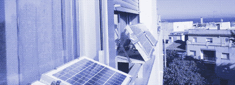 Die Solarmodule auf der linken Seite sind optimal für den Frühling eingestellt, die beiden Solarmodule auf der rechten Seite sind noch in Winterstellung.