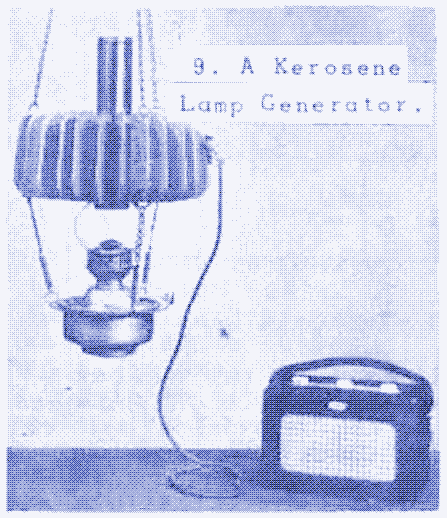 Imagen: Un generador termoeléctrico basado en una lámpara de querosén, alimentando una radio, 1959. Fuente: Museo de retro tecnología.