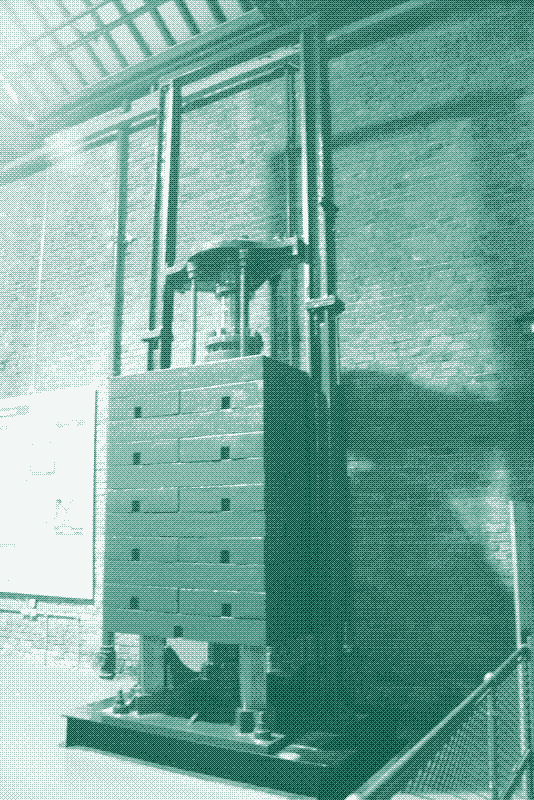 Illustration : Un accumulateur hydraulique. Image : Les Chatfield.