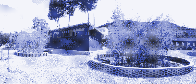 Image : En Chine, cet établissement de bains publics dispose de 24 douches utilisées par une communauté de 5 000 habitants. Les eaux usées y sont recyclées grâce à des plantations de bambou. Source : BAO Architectes.