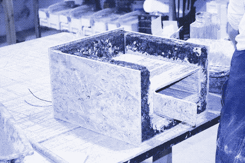 Image : Fixer la chambre de cuisson. Photo de Marie Verdeil.