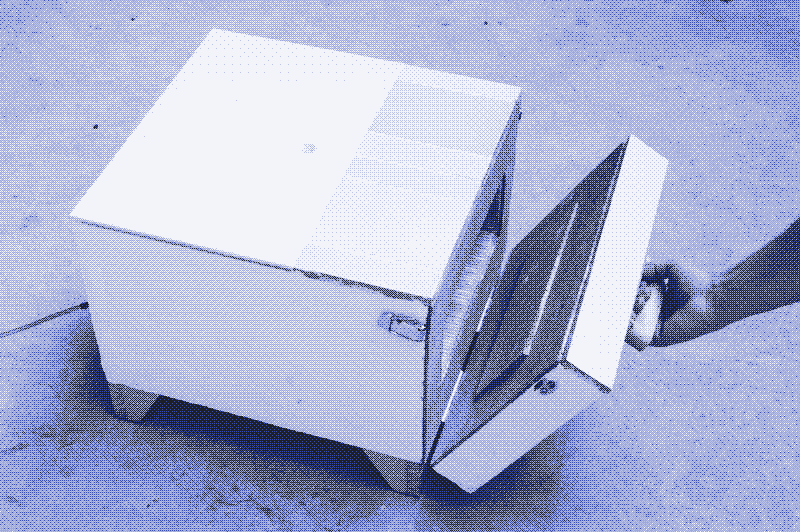 Image : Le cuiseur solaire électrique isolant que nous construisons dans ce manuel. Photo de Marie Verdeil.